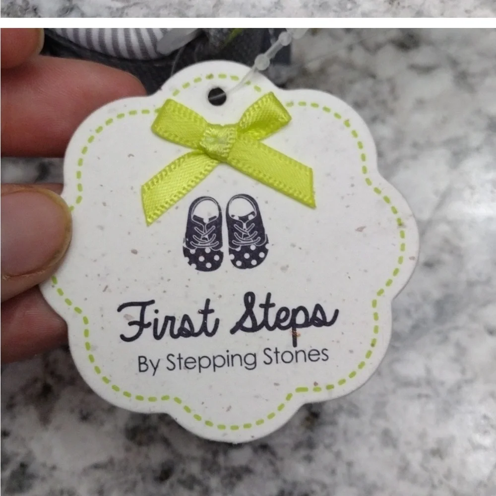 STEPPING STONES SOFT BOTTOM VELCRO STRAP SHOES FOR BABY BOYS GRAY SIZE:2(3-6M)